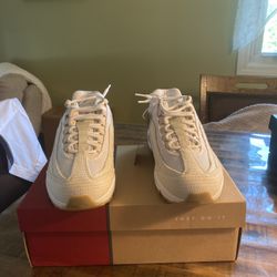 NIKE AIR MAX 95 OG LEVIS LIGHT OREWOOD BROWN SIZE 10