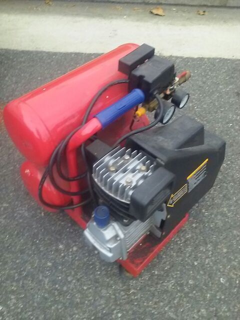 Construction compressor. 7.2 scfm ,4 gal.