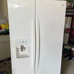 Kenmore Side-By-Side Refrigerator/Freezer White.
