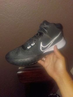 Nike Kyrie 4 Flytrap 'Black White' Mens Basketball Shoes CT1972-001
