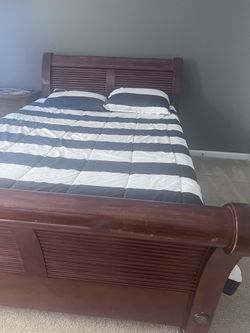 4 Pc Queen Bed Set