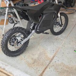 MotoTec 72v 5000w  Bike 
