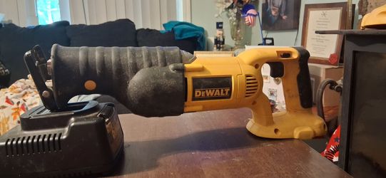 Dewalt 18v tools w/ batteries &charger