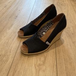 Tom’s Wedges Size 8.5
