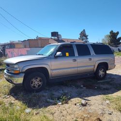 Parts ONLY off 02 Suburban 2wd, Lots Of Good Parts 