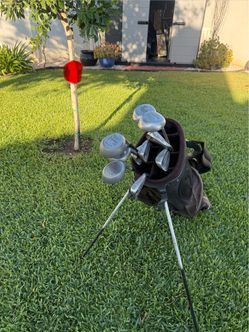 Adult Right Hand Spalding Futura Golf Clubs