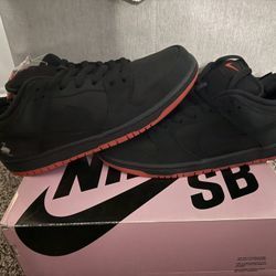 Nike SB Dunk Low - Black Pigeons 