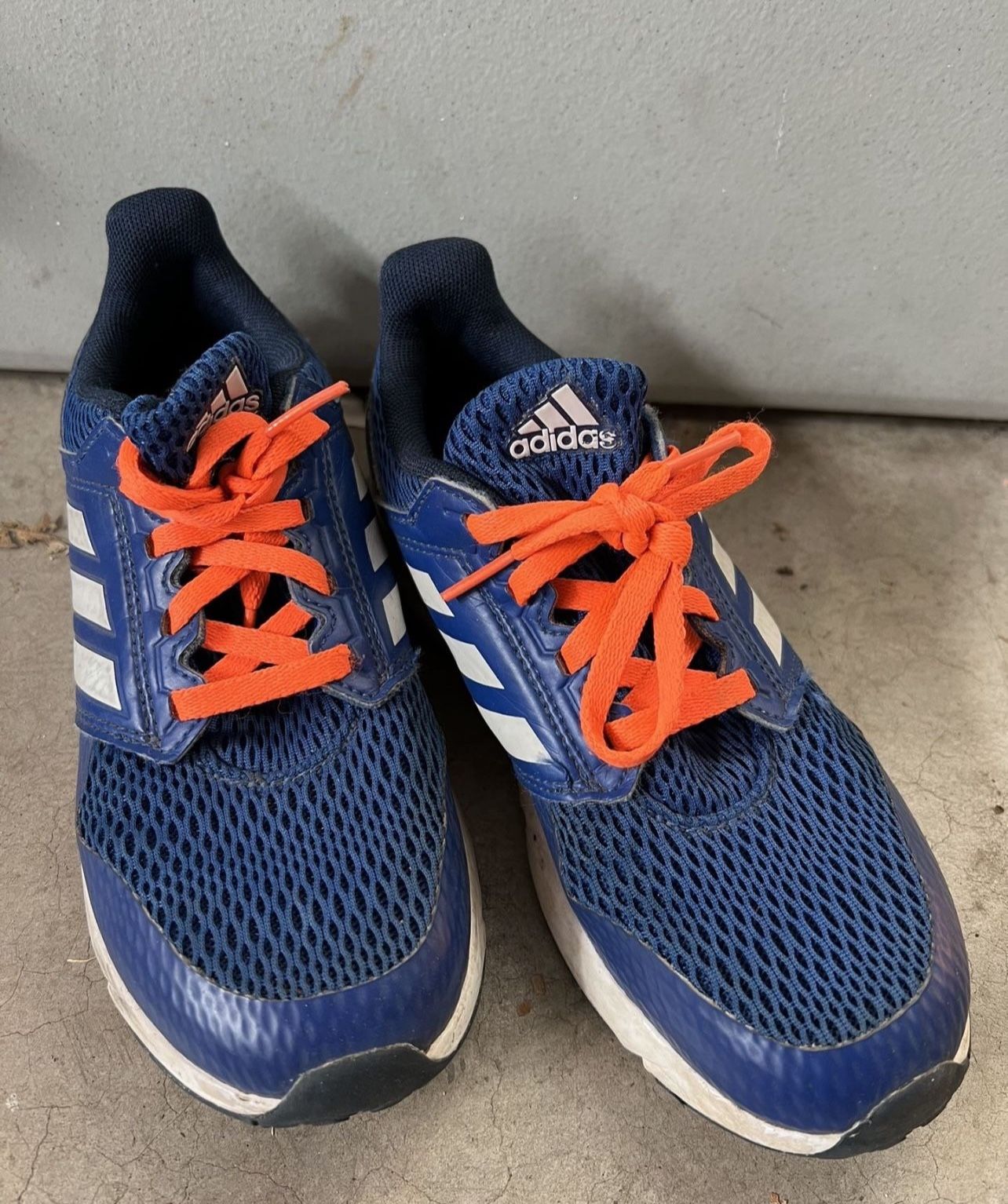 Boys Adidas Sneaker Like New Youth Size 2