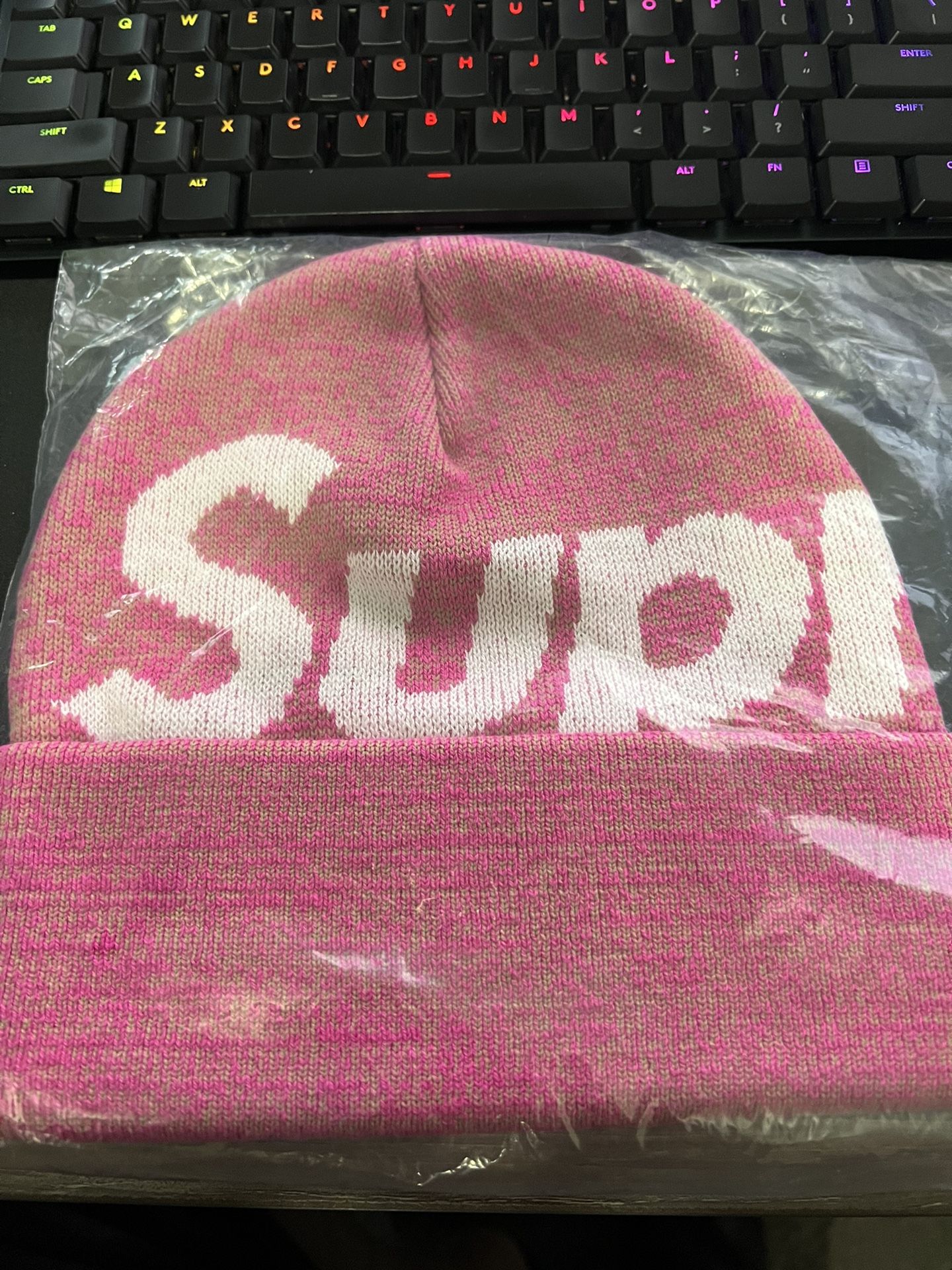 Supreme | Big Logo Beanie - Magenta