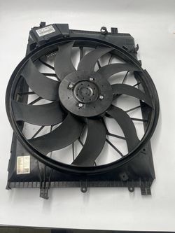 12-20 Mercedes R231 SL550 E63 Engine Motor Cooling Fan Assembly (contact info removed) OEM