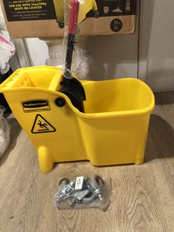 Rubbermaid Commercial Tandem 31-Quart Bucket