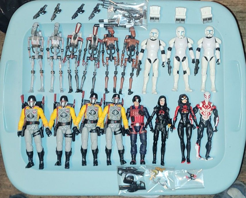 17 Hasbro Action Figures. Spider-man 2099, Spider-woman, G.I. Joe Corba Troopers, Baroness, Clone Commandos & Battle Droids