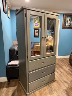 Closet chest