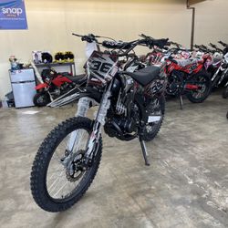 APOLLO RFZ DIRT BIKE 250CC