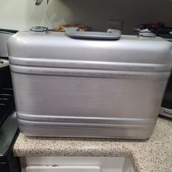 Zero Halliburton Classic Elite Attache Case Aluminum Briefcase