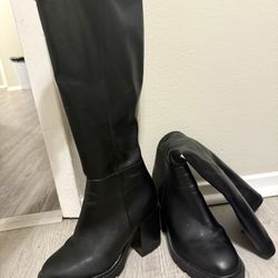 Woman’s Boots Size 7.5