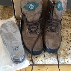 Eddie Bauer NWT Women’s Leather Rufton Hikers Size 8.5