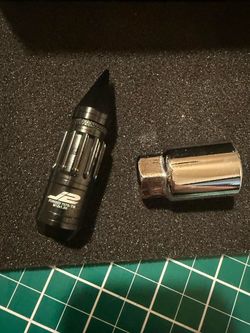 J2 engineering Spiky Cap Lug Nut w/4Pcs Lock+Key