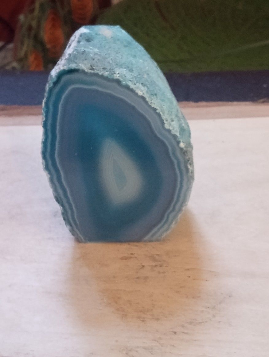 MD Geode With Cut Base 