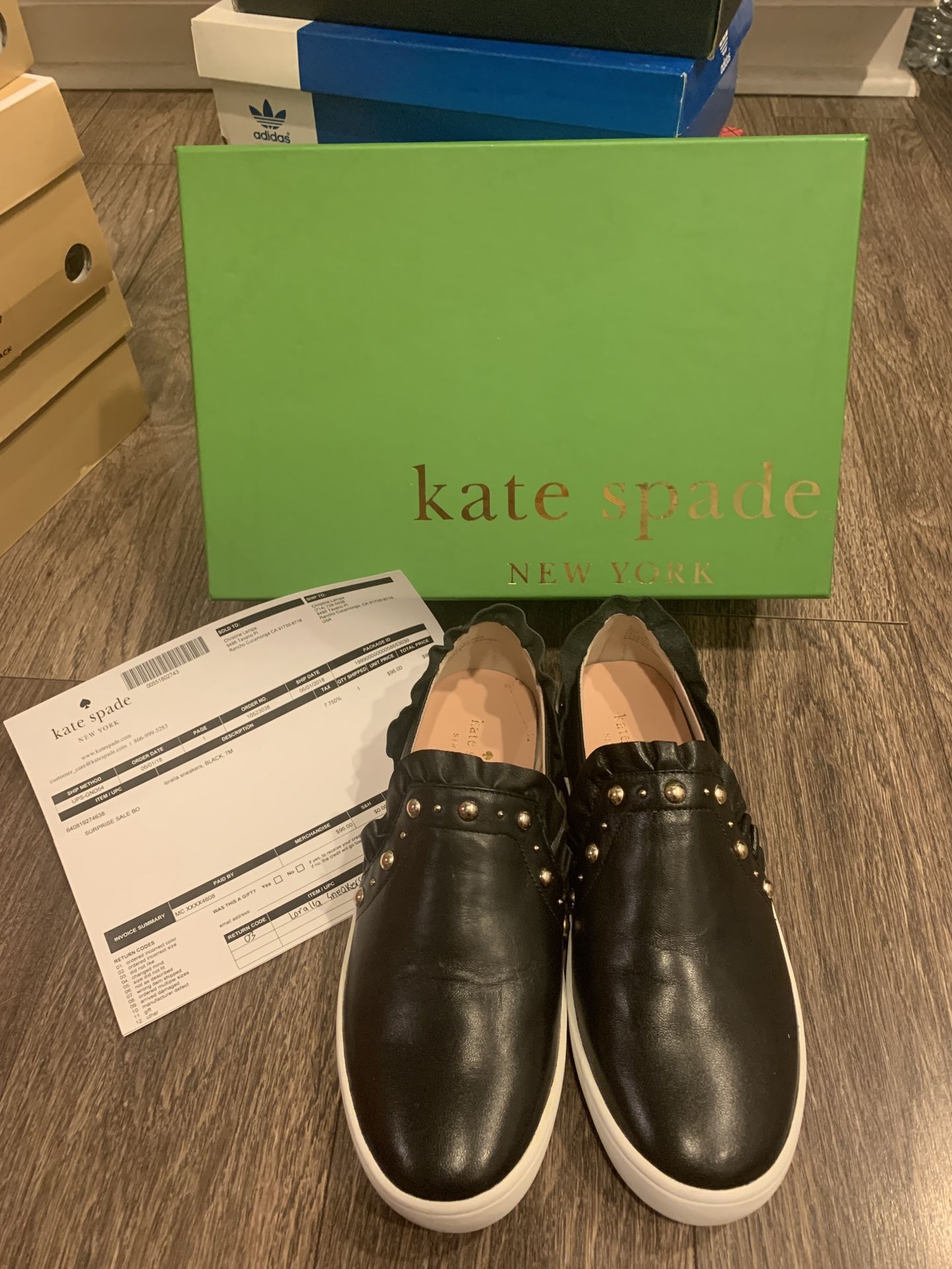 BRAND NEW KATE SPADE LEATHER SNEAKER SIZE 37 BRAND NEW KATE SPADE LEATHER SNEAKER SIZE 37