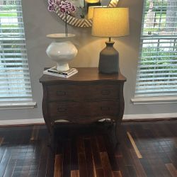 ✨ Elegant 2-Drawer Chest – Classic Curved Design 