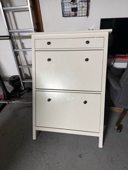 Shoe dresser