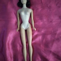 Vintage Barbie Midge Doll Read