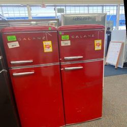 Retro 7.6 Cu. Ft Top Freezer Refrigerator - Red