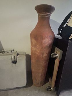 Decorative clay pot.