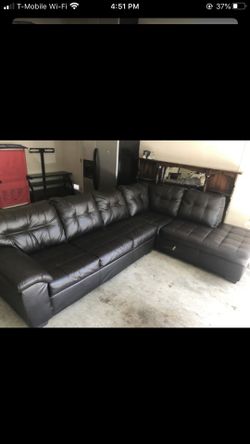 Sectional leather couch 🛋