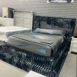 Queen Size Bed 