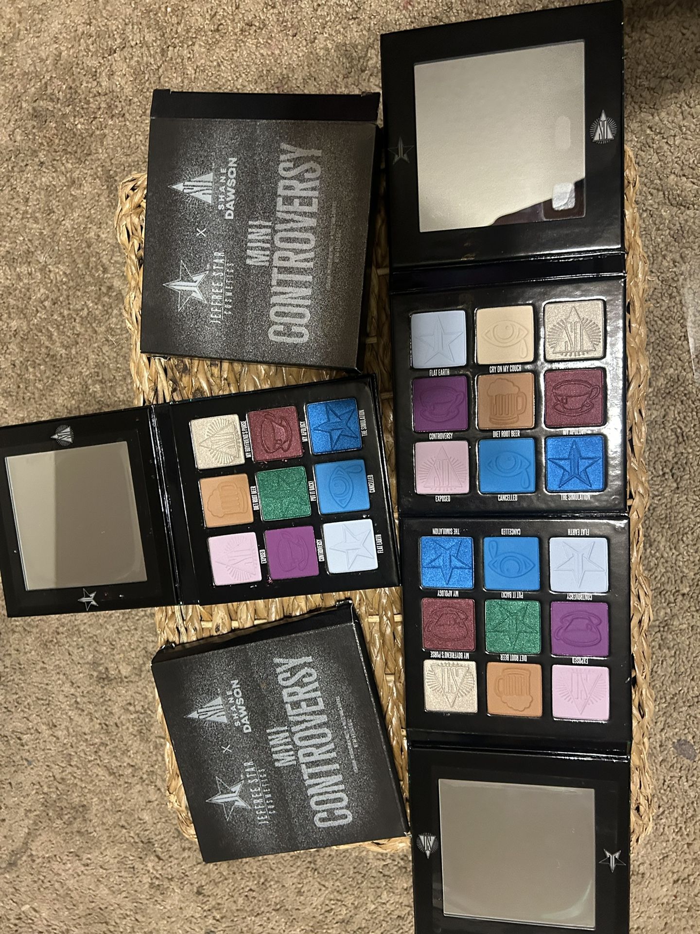 Jeffree Star mini Controversy Eyeshadow Pallets