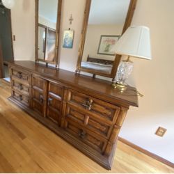 Long bedroom bureau with double mirrors 