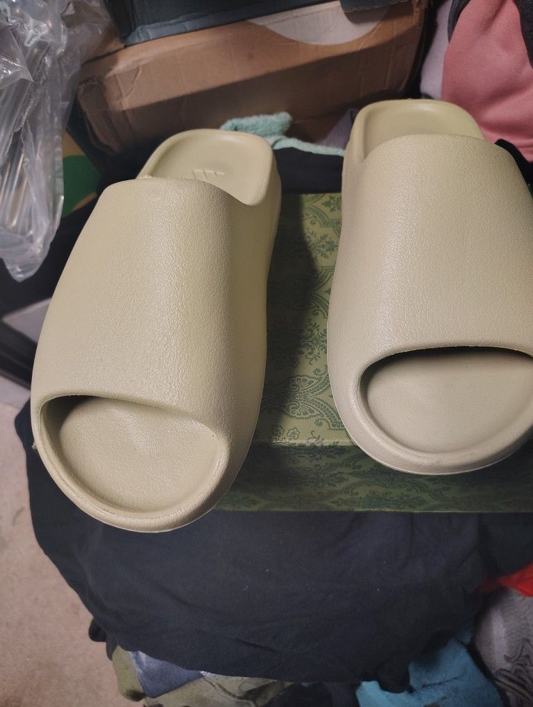Resin Yezzy Slides.