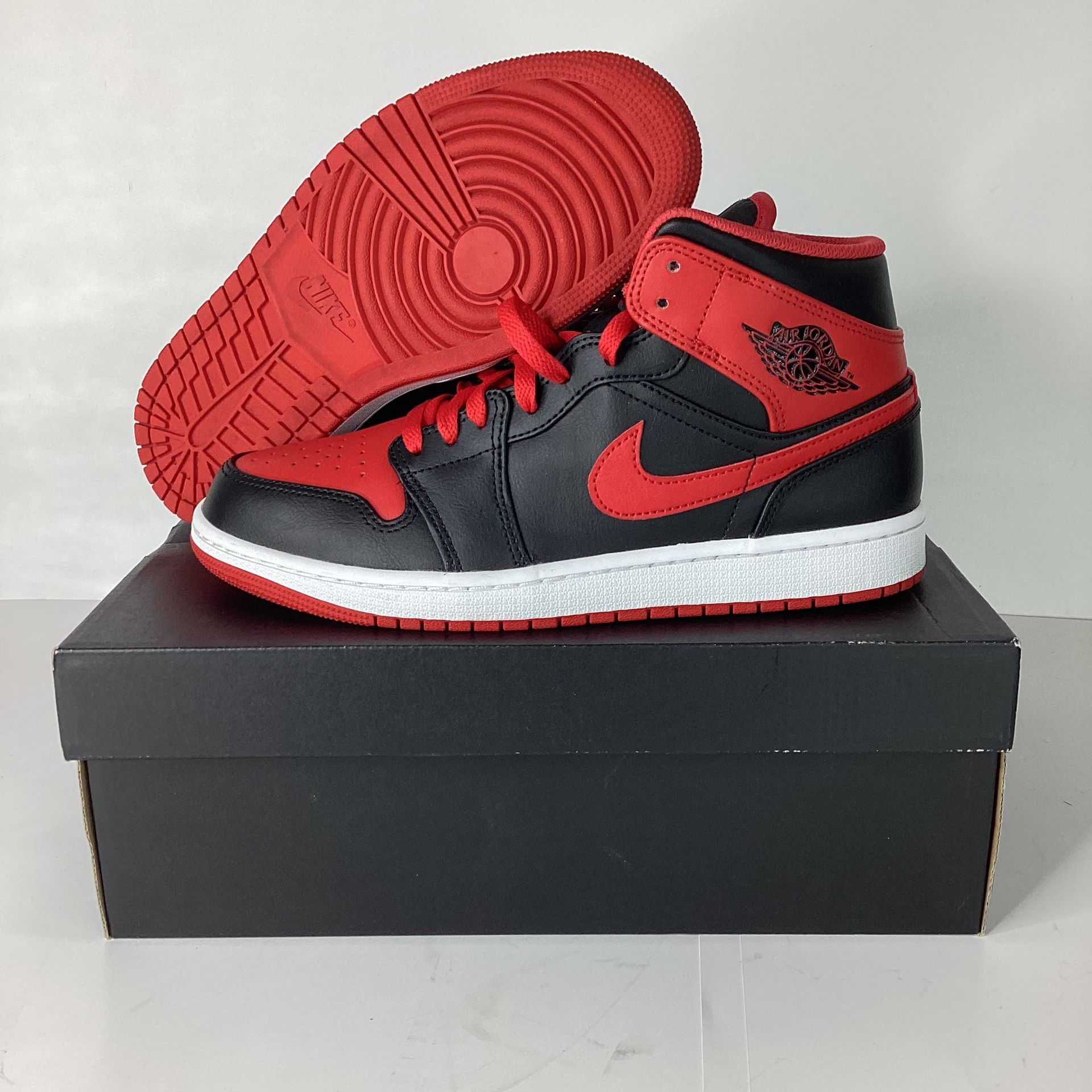 Air Jordan 1 Mid Shoes Size: 9.5 With Original Box