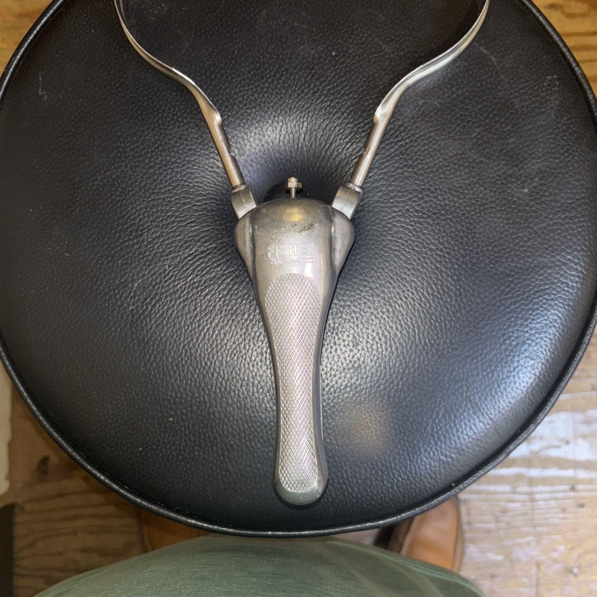 VINTAGE FISHER LABORATORY CLAW SCIENTIFIC INSTRUMENT HOT ITEM GRABBER TOOL TONGS