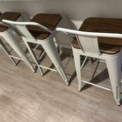 3 BARSTOOLS 