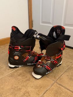 Men’s Solomon Ski Boots Size 9