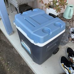 Igloo Cooler With Wheels Maxcold Profile