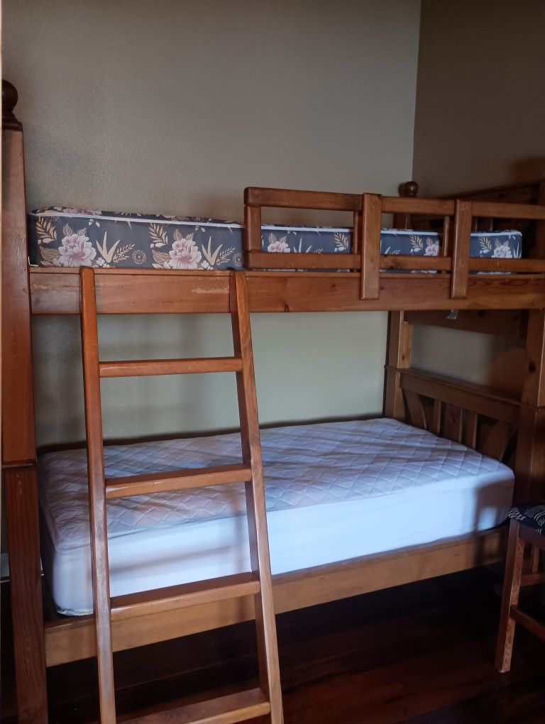 Twin Bunk Beds 