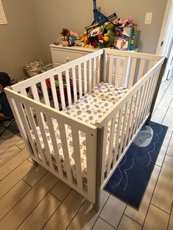 Infant Crib with Mattress