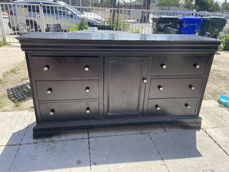 chest of drawers, picture and mirror