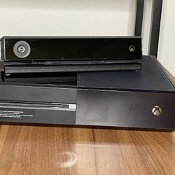 Original Xbox One with Kinect And USB C Controller 