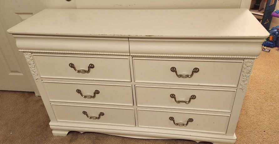 Girl Dresser