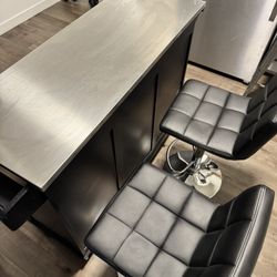Mobile kitchen island + 2 Adjustable Swivel barstools