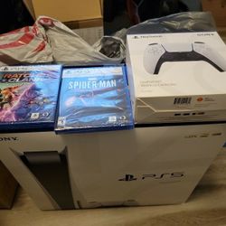 Sony Playstation 5 PS5 Disc Version Bundle Ratchet & Clank Spider-Man Controller

