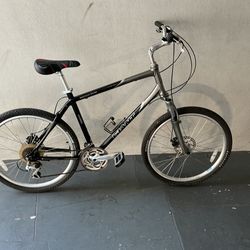BICYCLE GIANT 21 SPEED SIZE 26 BRAND NEW