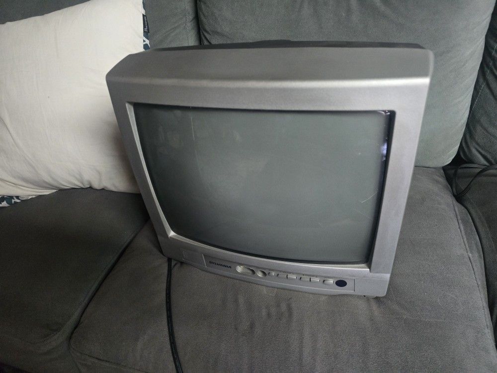 Sylvania 6413TEY 13" CRT Color Television Tested good for VHS & Retro Gaming
