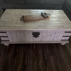 Carynhurst Lift Top Coffee Table