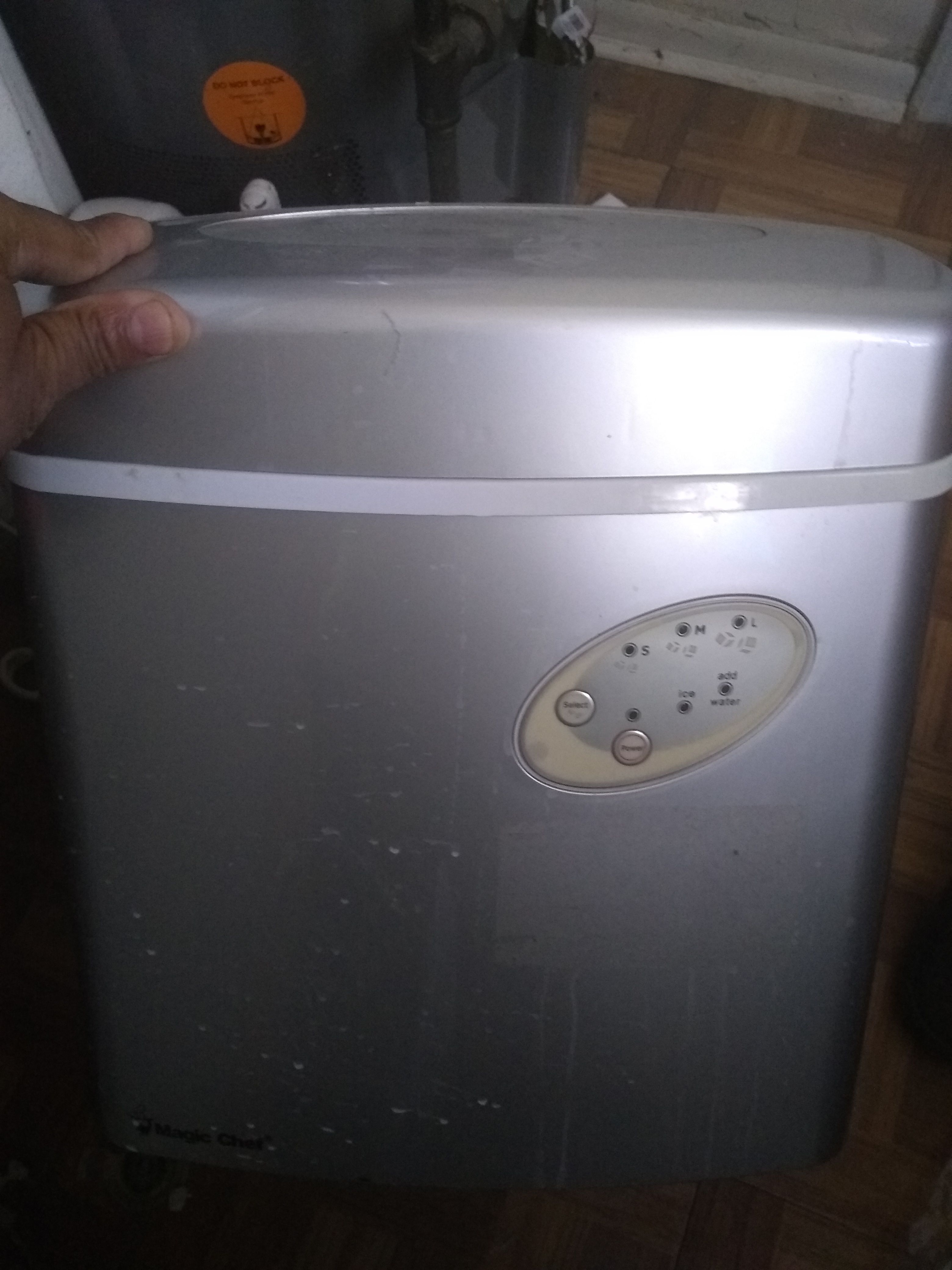 Magic Chef portable ice maker